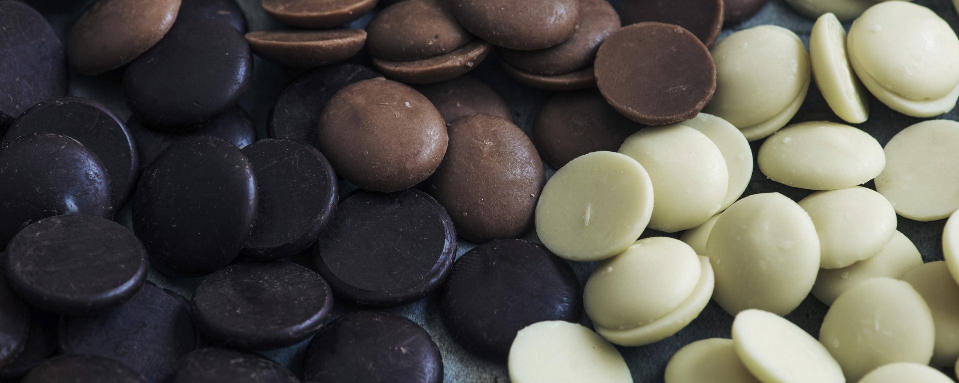 Atemperado con chocolate Cacao Barry Pistoles™.